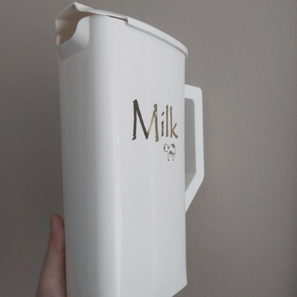 NEW Plastic Milk Pitcher with Lid for Milk Bags / Bagged Milk Dispenser